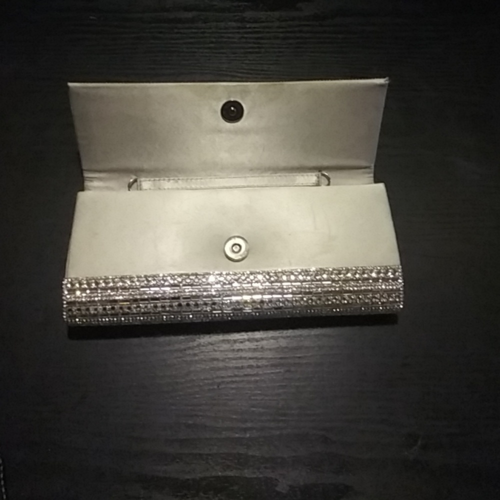 Clutch - Picture 2 of 3